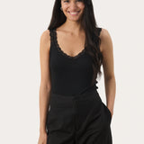 Jelona toppi, Black