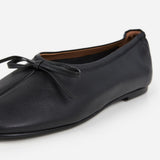 Blaise ballerinat, Black